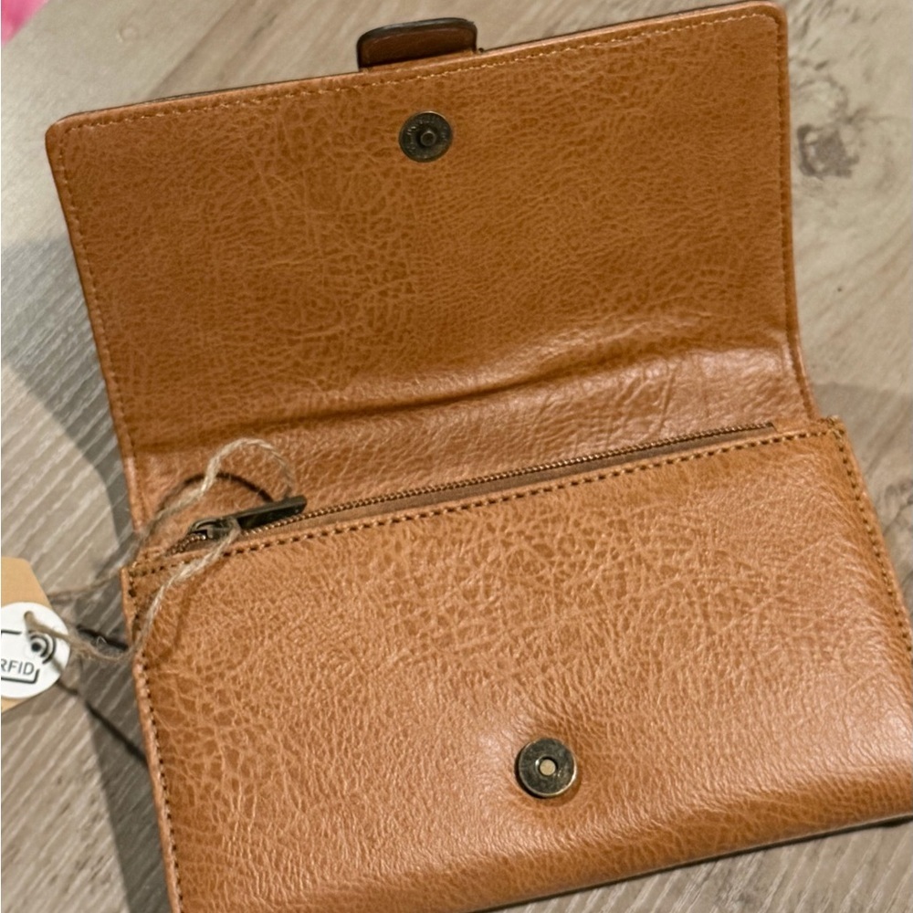 Catchfly Brown Metallic Large Flap Wallet NWT - Picture 9 of 9